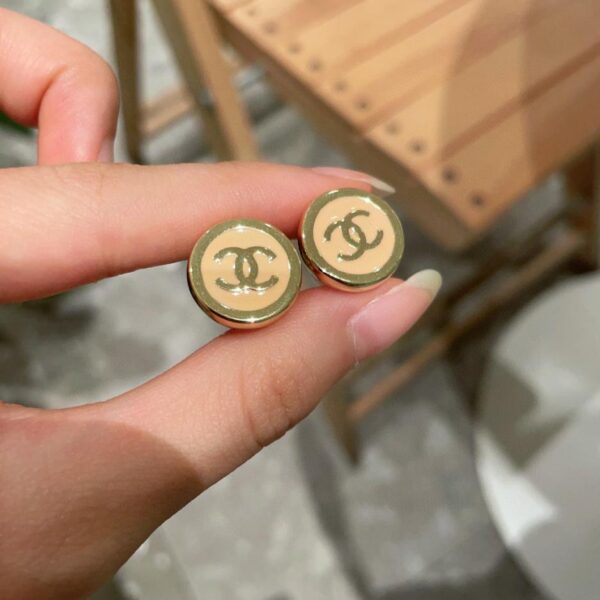 Orecchini a bottone rotondi Chanel doppia C (4375)