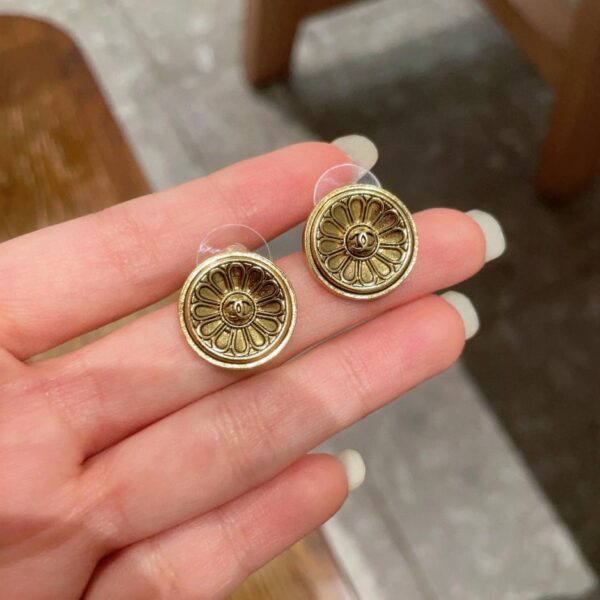 Orecchini a bottone vintage rotondi Chanel doppia C (521D)