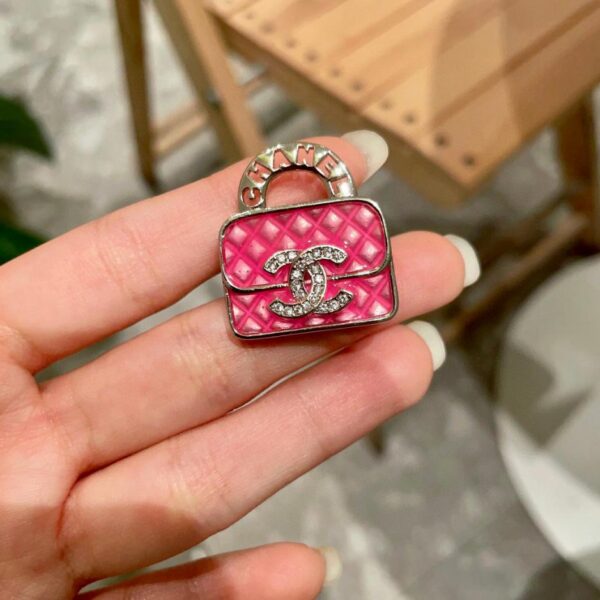 replica,repliche,fake,1:1,earrings,bracelet,ring,jewelry Borsa Chanel spilla con doppia lettera C (96A3)