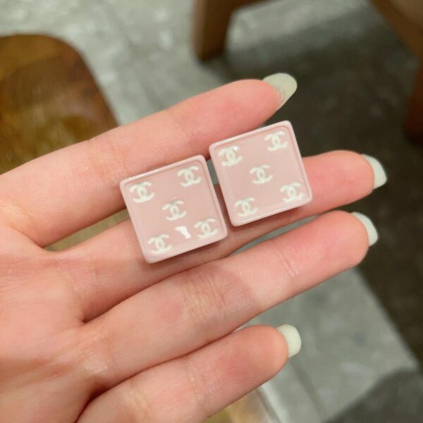 Orecchini a bottone quadrati con doppia C Chanel (8FB9)