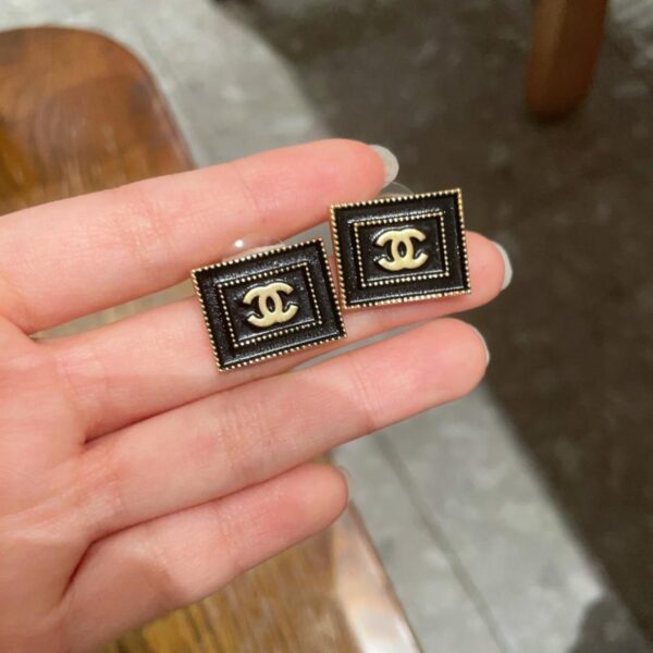 Orecchini a bottone classici Chanel doppia C (215B)