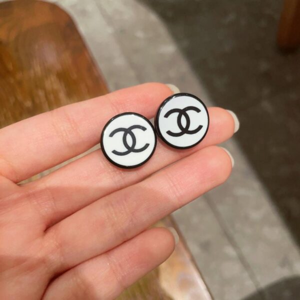Orecchini a bottone classici Chanel doppia C (F491)