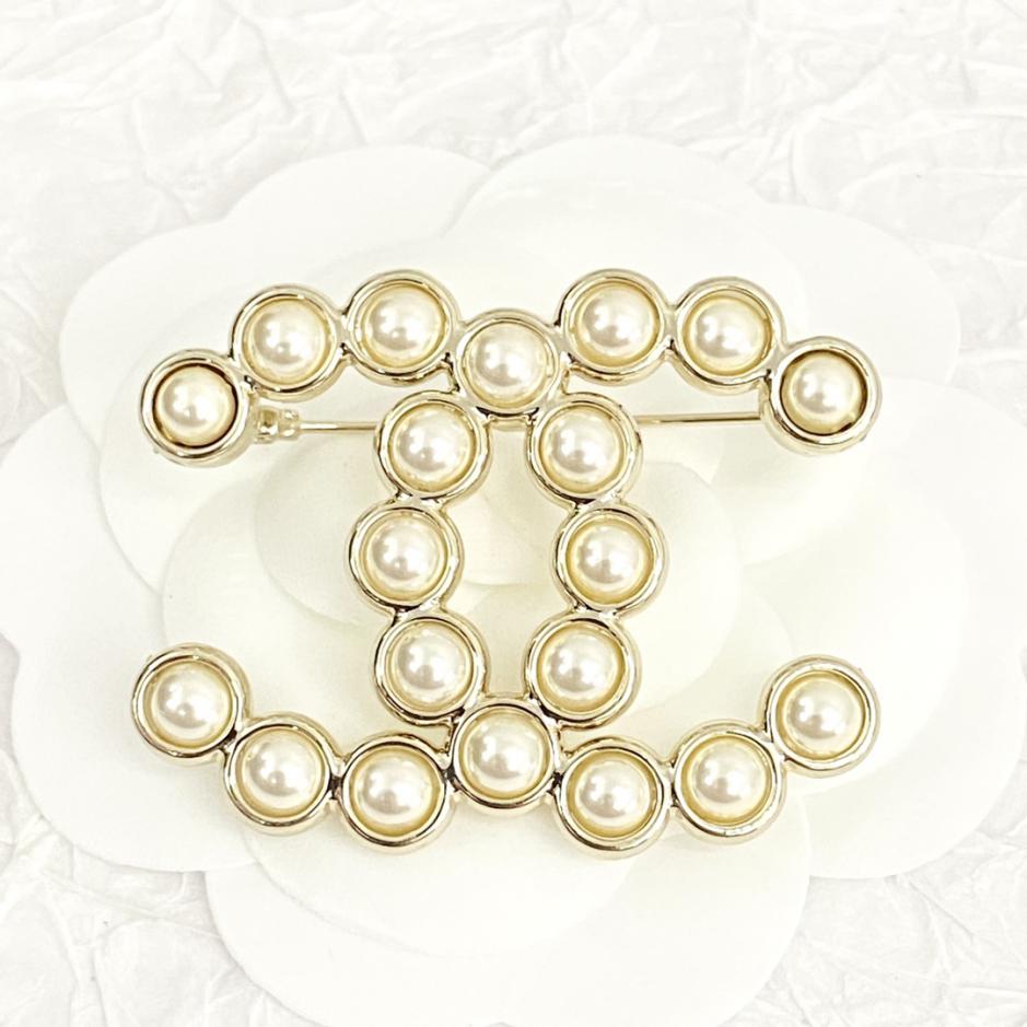 replica,repliche,fake,1:1,earrings,bracelet,ring,jewelry Spilla Chanel Doppia C con perle (1C95) replica,repliche,fake,1:1,earrings,bracelet,ring,jewelry Spilla Chanel Doppia C con perle (1C95)