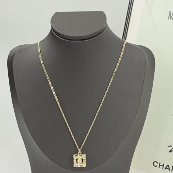 Collana Chanel con doppia C Hollow Dice (55F9)