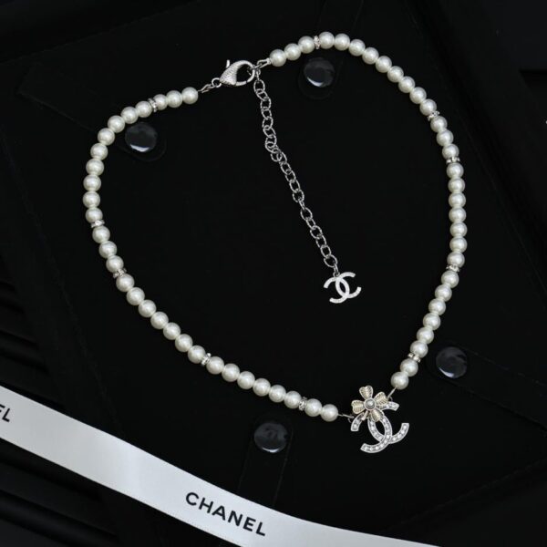 Collana Chanel con perle doppia c quadrifoglio (CF34)
