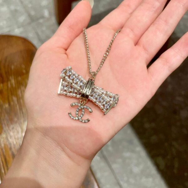 Bracciale Chanel con lettera a lancetta centrale (0F72)
