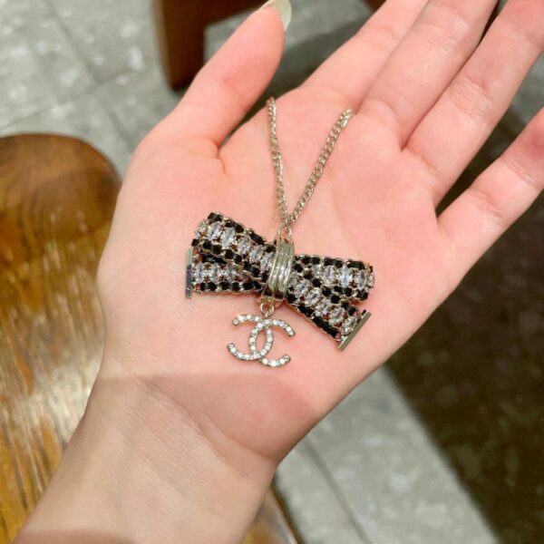 Bracciale Chanel con lettera a lancetta centrale (EF07)