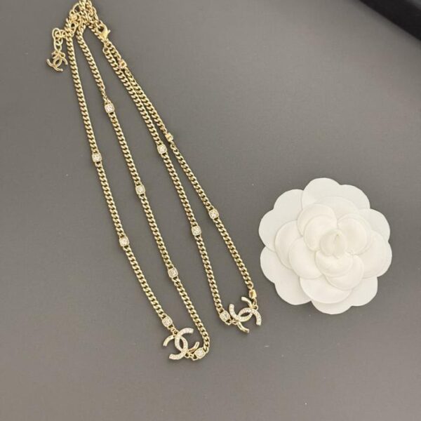 Ultima collana di diamanti quadrati CC di Chanel (B065)