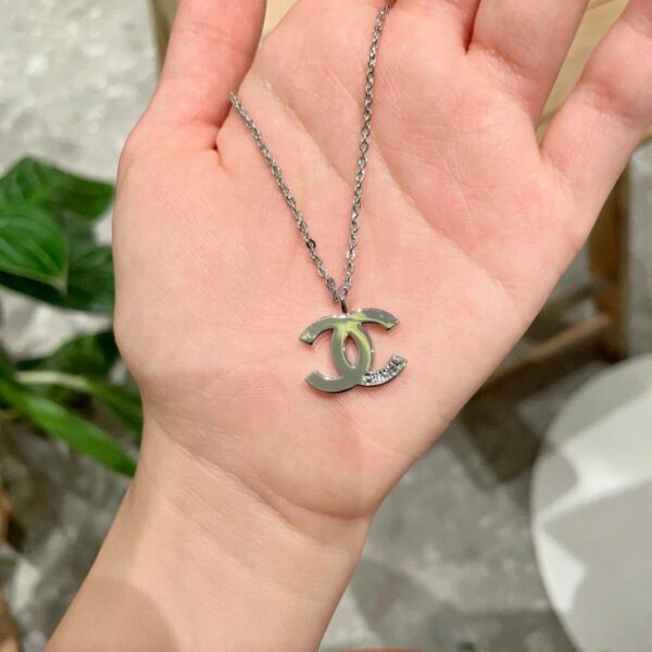 replica,repliche,fake,1:1,earrings,bracelet,ring,jewelry Collana Chanel con lettera doppia C (24D5)
