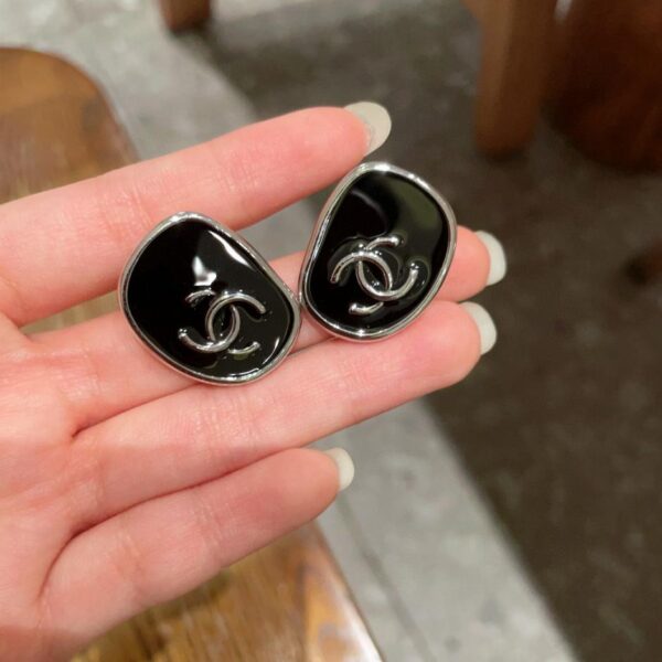 Orecchini a bottone Chanel doppia C (86D1)
