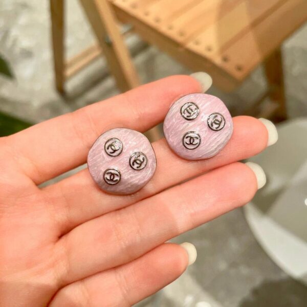 replica,repliche,fake,1:1,earrings,bracelet,ring,jewelry Orecchini a bottone rotondi Chanel doppia C (C212)