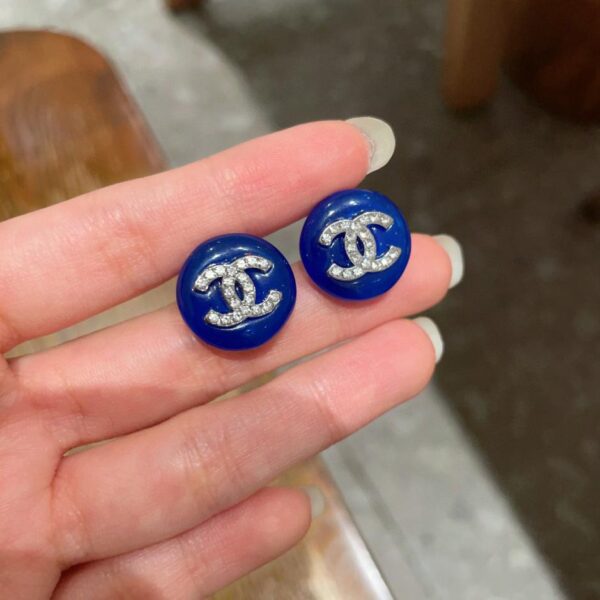 replica,repliche,fake,1:1,earrings,bracelet,ring,jewelry Orecchini a bottone rotondi con doppia C di diamanti Chanel (6FBA)