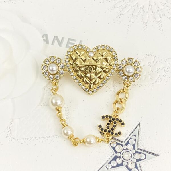 replica,repliche,fake,1:1,earrings,bracelet,ring,jewelry Spilla Chanel con catena love di diamanti (E4B7)