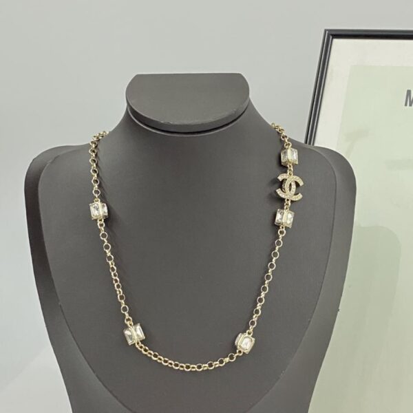 Collana Chanel con diamanti quadrati e doppia c in cristallo di diamante (F0DD)