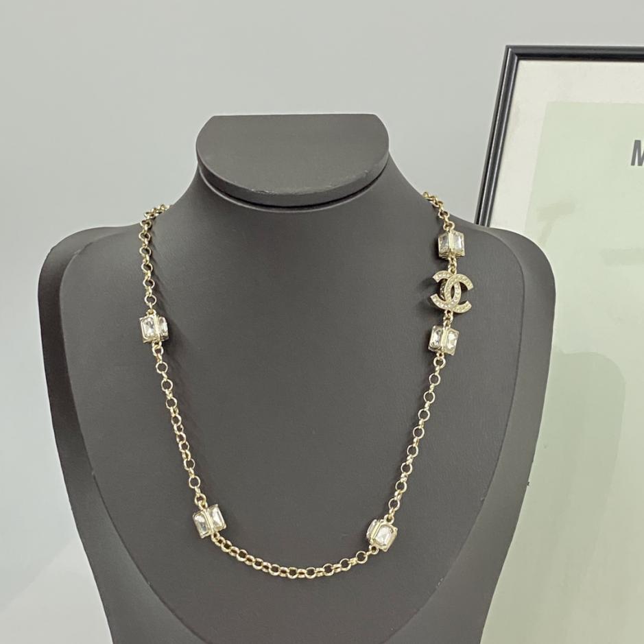 replica,repliche,fake,1:1,earrings,bracelet,ring,jewelry Collana Chanel con diamanti quadrati e doppia c in cristallo di diamante (F0DD) replica,repliche,fake,1:1,earrings,bracelet,ring,jewelry Collana Chanel con diamanti quadrati e doppia c in cristallo di diamante (F0DD)