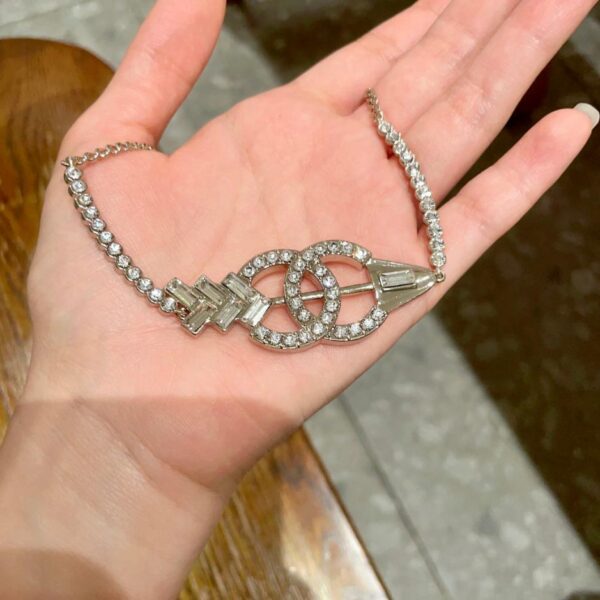 Collana Chanel con lettere di mezza età (374F)