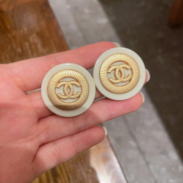 Orecchini Chanel doppia C in tre colori (82C6)