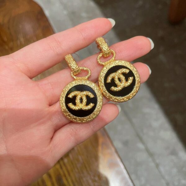 Orecchini a bottone Chanel doppia C (577B)