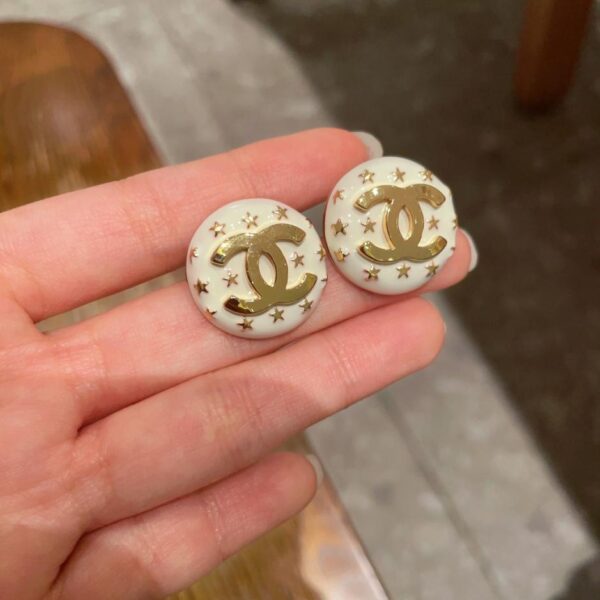 Orecchini a bottone Chanel Doppia C con stella (9528)