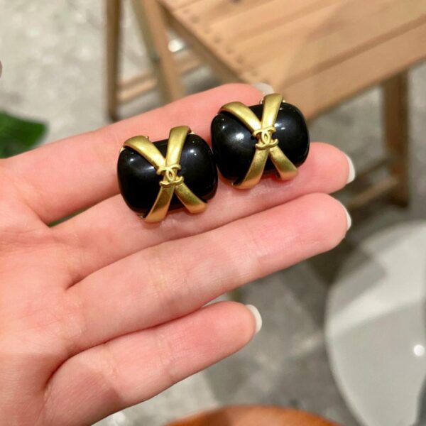 Orecchini a bottone classici Chanel doppia C (2446)