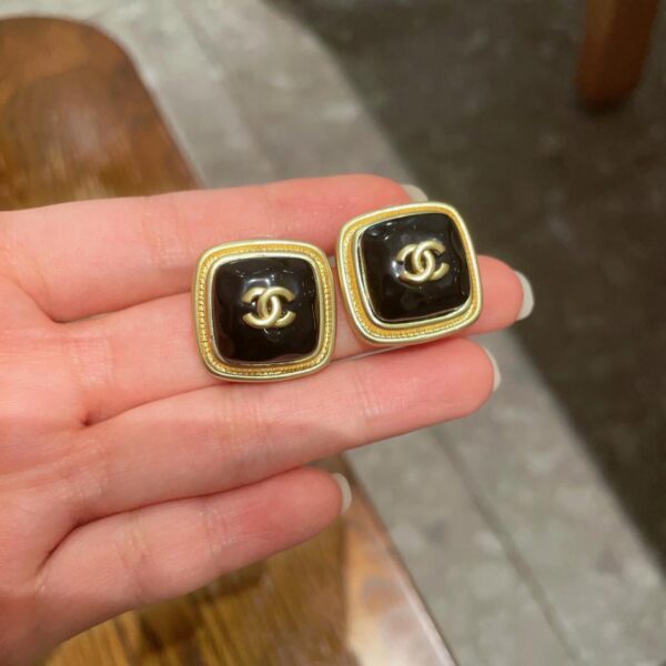 Orecchini a bottone classici Chanel doppia C (AFE9)