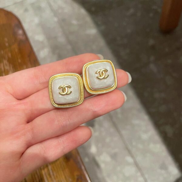 Orecchini a bottone classici Chanel doppia C (B959)