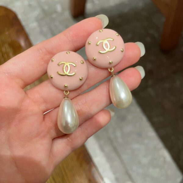 Orecchini Chanel con perle doppia C (67C9)