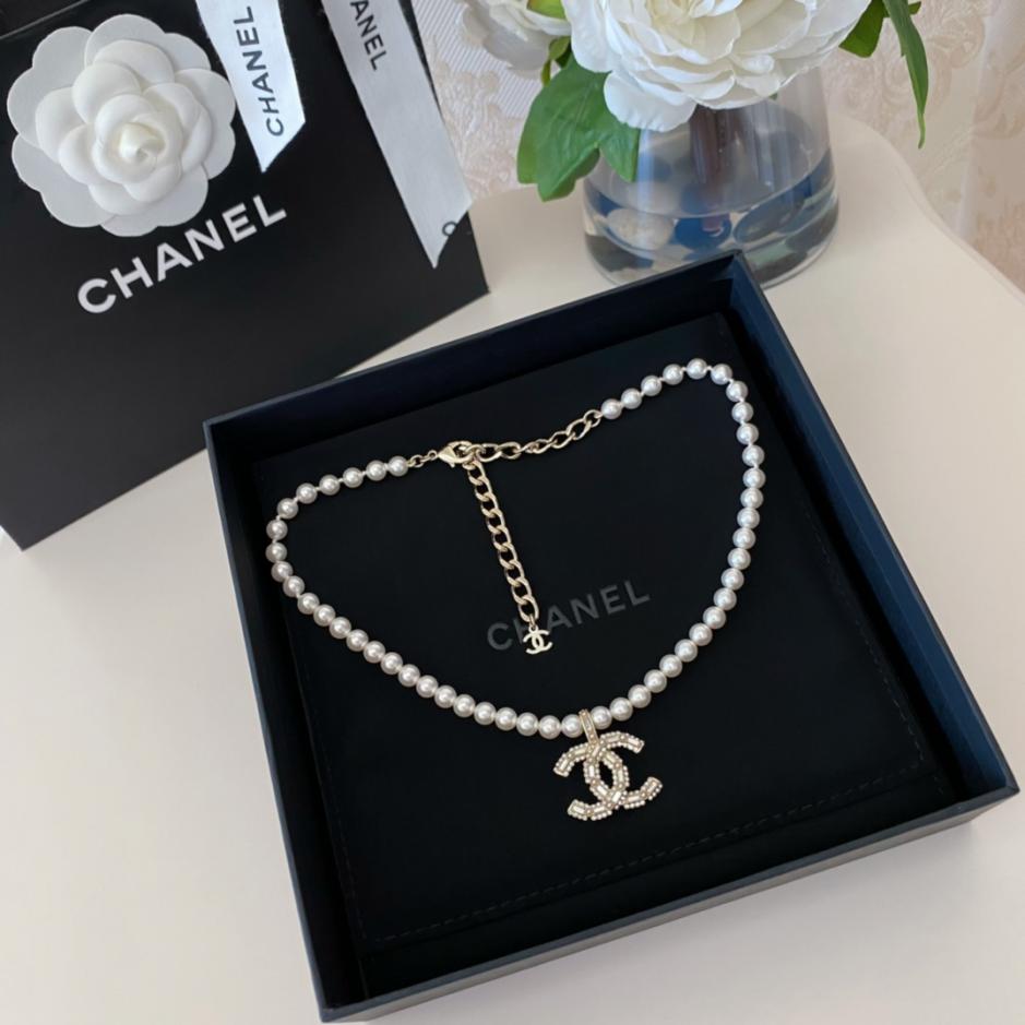 replica,repliche,fake,1:1,earrings,bracelet,ring,jewelry Collana di perle Chanel doppia C (00C2) replica,repliche,fake,1:1,earrings,bracelet,ring,jewelry Collana di perle Chanel doppia C (00C2)