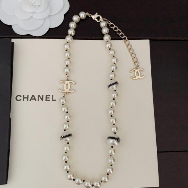 Ultima collana di perle Chanel (04EC)