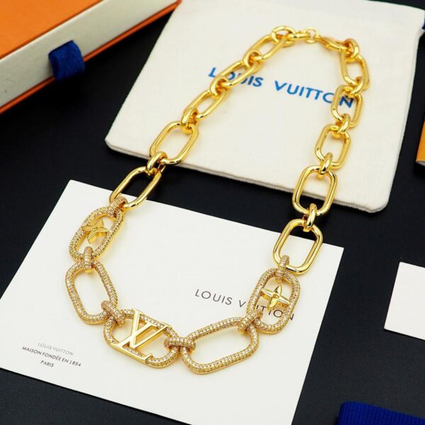 Collana Louis Vuitton con catena diametro filo rosa e bianco con strass sfumati (B47C)