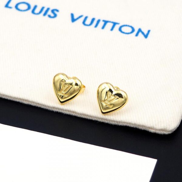 Orecchini a bottone con lettera a cuore Louis Vuitton (108D)