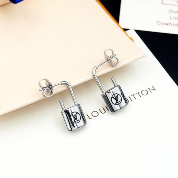 replica,repliche,fake,1:1,earrings,bracelet,ring,jewelry Orecchini Lockit in argento Louis Vuitton Charity Lock in edizione limitata (2381)