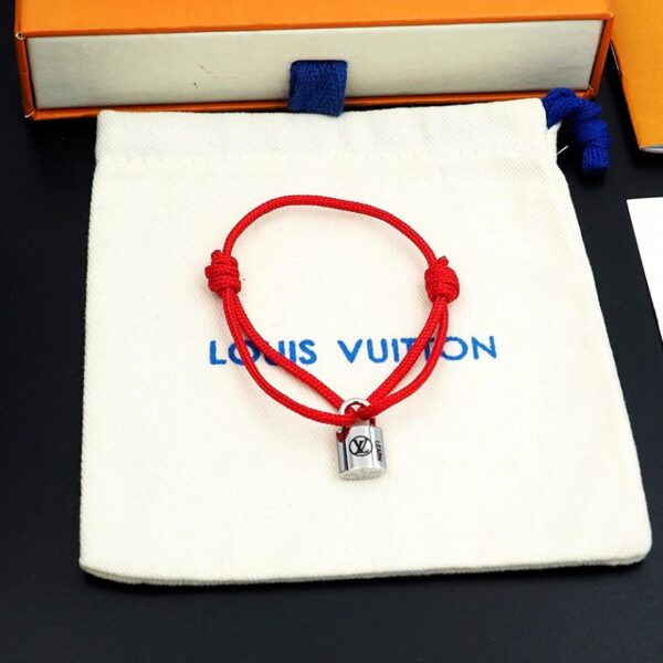 replica,repliche,fake,1:1,earrings,bracelet,ring,jewelry Nuovo braccialetto di beneficenza per coppie di Louis Vuitton rosso cinese (2A65)