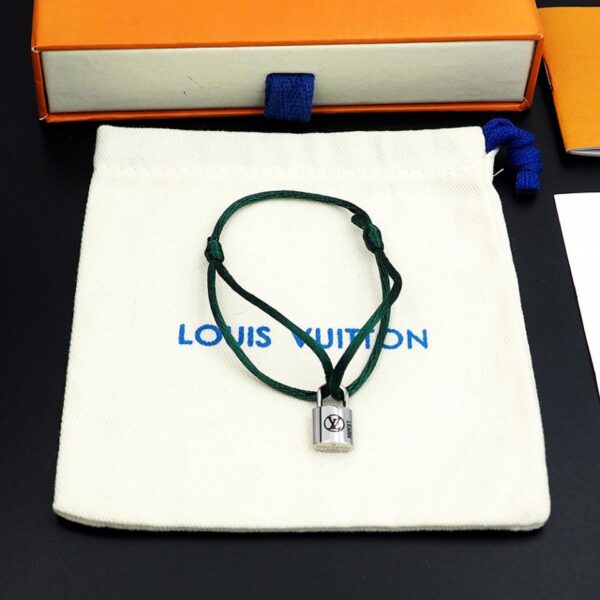 replica,repliche,fake,1:1,earrings,bracelet,ring,jewelry Bracciale con lucchetto di beneficenza per la nuova coppia di Louis Vuitton verde scuro (8E3C)