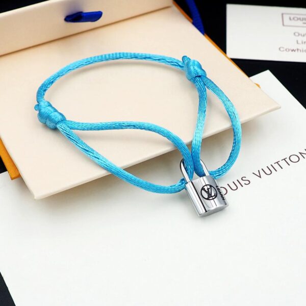 replica,repliche,fake,1:1,earrings,bracelet,ring,jewelry Bracciale con lucchetto di beneficenza per la nuova coppia di Louis Vuitton azzurro cielo (4081)