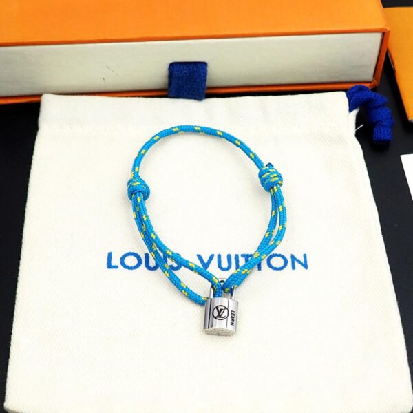 replica,repliche,fake,1:1,earrings,bracelet,ring,jewelry Bracciale con lucchetto di beneficenza per la nuova coppia di Louis Vuitton blu a pois (415E)