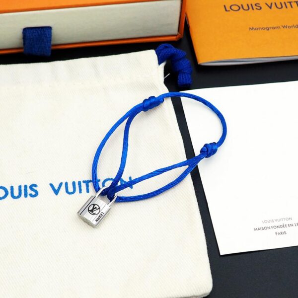 replica,repliche,fake,1:1,earrings,bracelet,ring,jewelry Bracciale con lucchetto di beneficenza per la nuova coppia di Louis Vuitton blu scuro (5FF4)