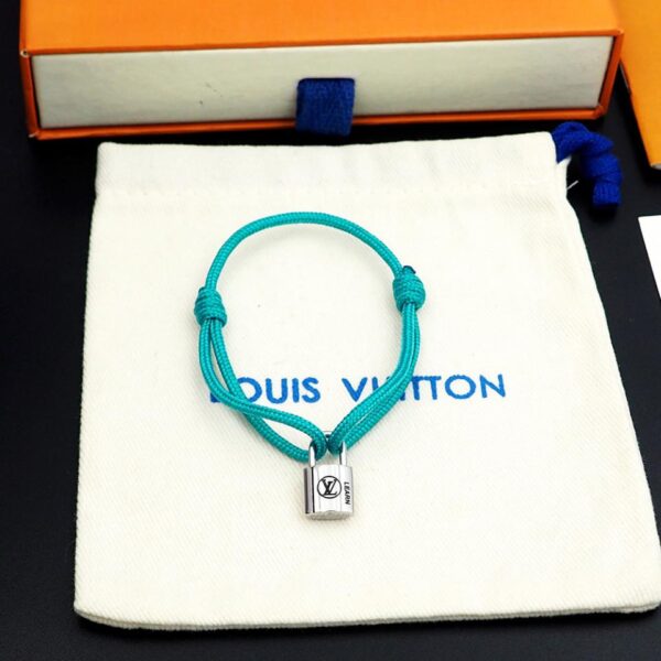 replica,repliche,fake,1:1,earrings,bracelet,ring,jewelry Bracciale con lucchetto di beneficenza per la nuova coppia di Louis Vuitton, blu lago (96A0)