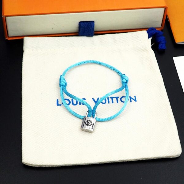replica,repliche,fake,1:1,earrings,bracelet,ring,jewelry Bracciale con lucchetto di beneficenza per la nuova coppia di Louis Vuitton blu (B28C)