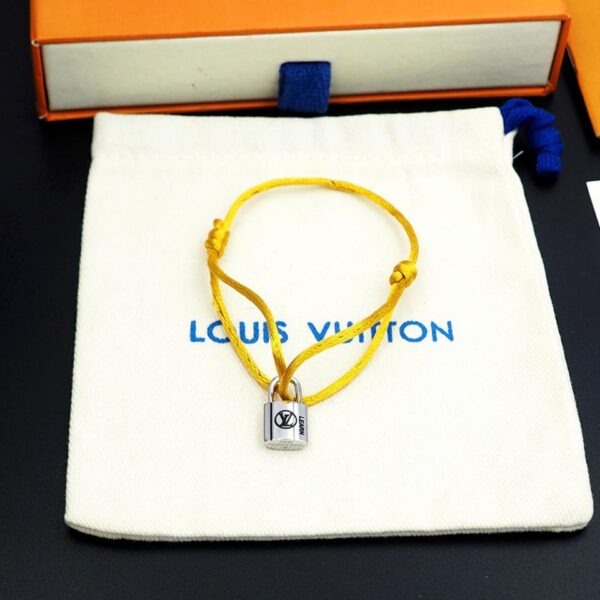 replica,repliche,fake,1:1,earrings,bracelet,ring,jewelry Louis Vuitton Nuova Coppia Bracciale con lucchetto di beneficenza Oro (8449)