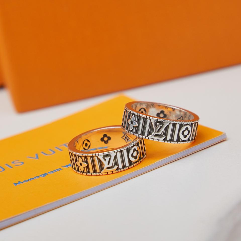 replica,repliche,fake,1:1,earrings,bracelet,ring,jewelry Anelli Louis Vuitton, stesso stile per le coppie (6106) replica,repliche,fake,1:1,earrings,bracelet,ring,jewelry Anelli Louis Vuitton, stesso stile per le coppie (6106)