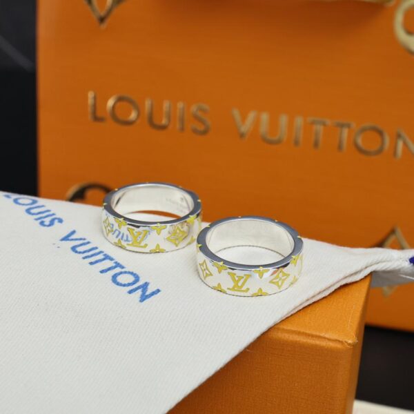 replica,repliche,fake,1:1,earrings,bracelet,ring,jewelry Louis Vuitton nuovo anello con stampa logo in argento misura 6-11 (3A47)
