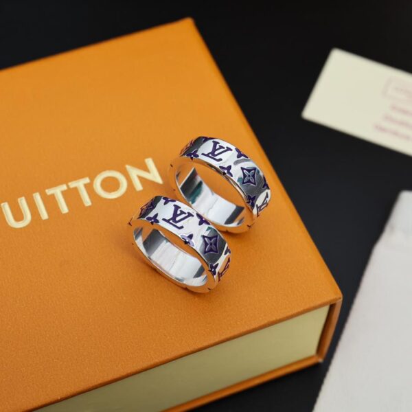 replica,repliche,fake,1:1,earrings,bracelet,ring,jewelry Louis Vuitton nuovo anello con stampa logo in argento misura 6-11 (691E)