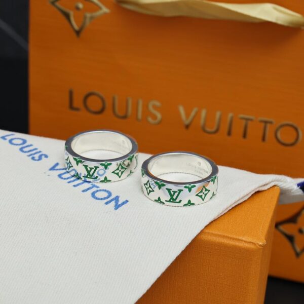 replica,repliche,fake,1:1,earrings,bracelet,ring,jewelry Louis Vuitton nuovo anello con stampa logo in argento misura 6-11 (C2DE)