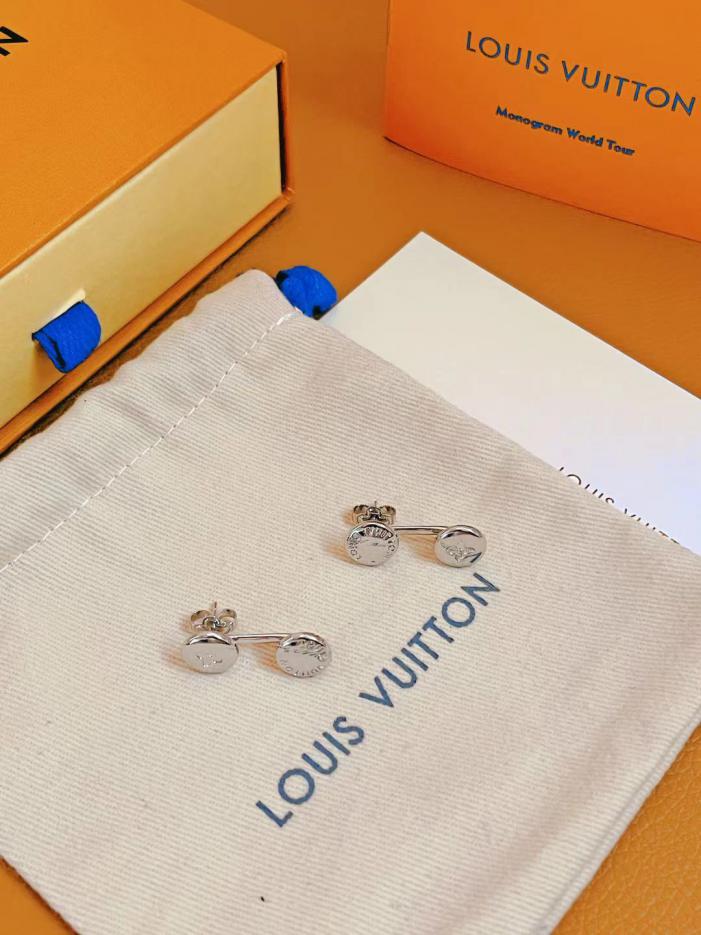 replica,repliche,fake,1:1,earrings,bracelet,ring,jewelry Orecchini a bottone Louuis Vuitton(22E1) replica,repliche,fake,1:1,earrings,bracelet,ring,jewelry Orecchini a bottone Louuis Vuitton(22E1)