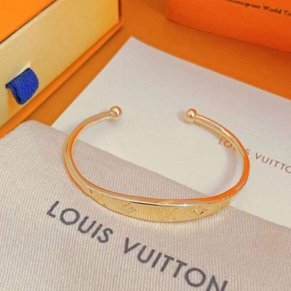 Il nuovo braccialetto semiaperto di Louis Vuitton (E457)