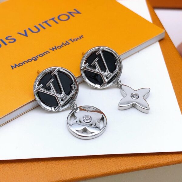 replica,repliche,fake,1:1,earrings,bracelet,ring,jewelry Gli ultimi orecchini a bottone rotondi neri di Louuis Vuitton (BE59)