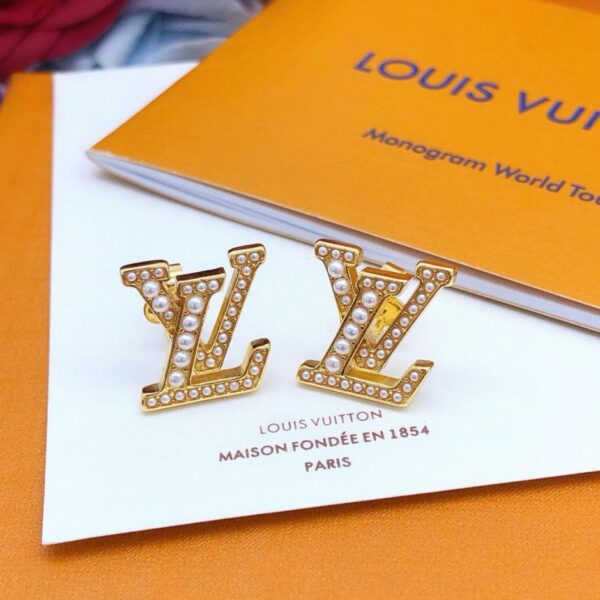 replica,repliche,fake,1:1,earrings,bracelet,ring,jewelry Gli ultimi orecchini a bottone con perline di riso di Louuis Vuitton (50E4)