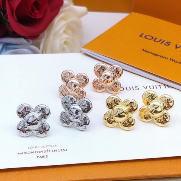 replica,repliche,fake,1:1,earrings,bracelet,ring,jewelry Gli ultimi orecchini a bottone a fiore di Louuis Vuitton (D5E7)