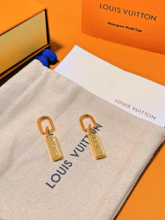 replica,repliche,fake,1:1,earrings,bracelet,ring,jewelry Orecchini LES GASTONS VUITTON TAG SINGLE HOOP in oro 18 carati (oro) (BDAC) replica,repliche,fake,1:1,earrings,bracelet,ring,jewelry Orecchini LES GASTONS VUITTON TAG SINGLE HOOP in oro 18 carati (oro) (BDAC)